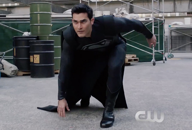 Elseworlds: Superman indossa il costume nero nel nuovo teaser